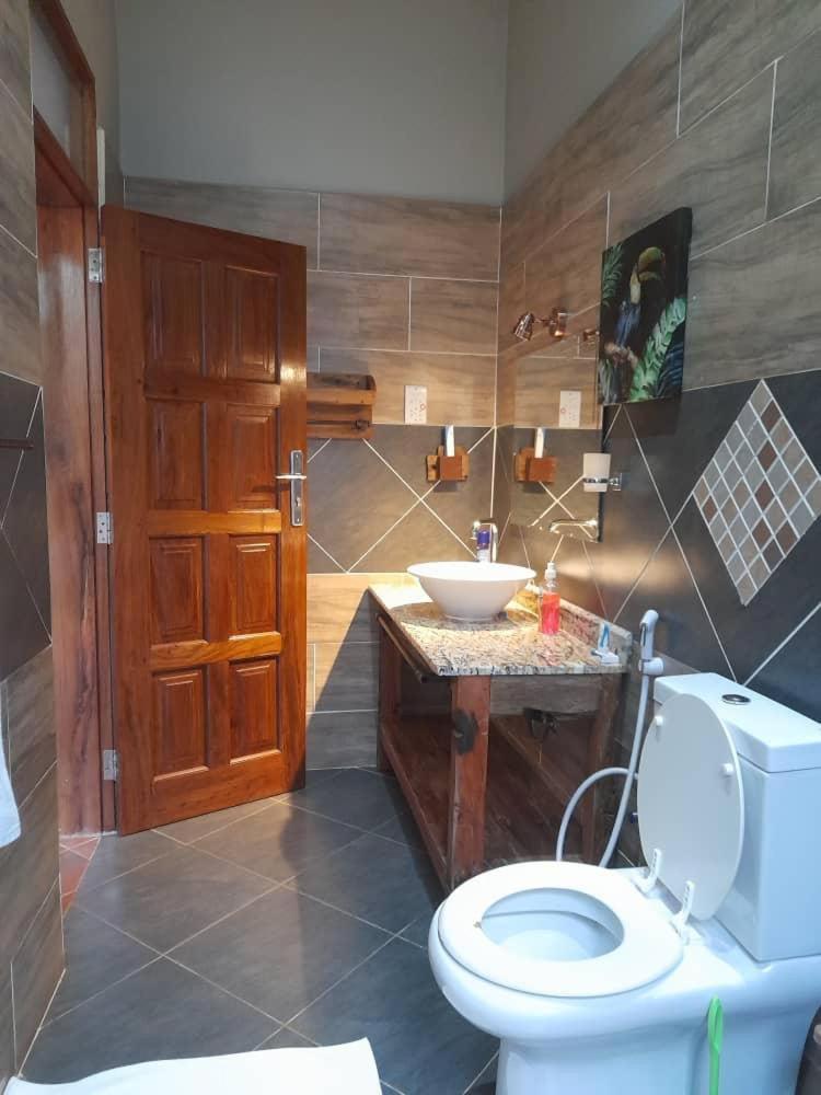 מושי Kinga Homes Boutique Hotel מראה חיצוני תמונה